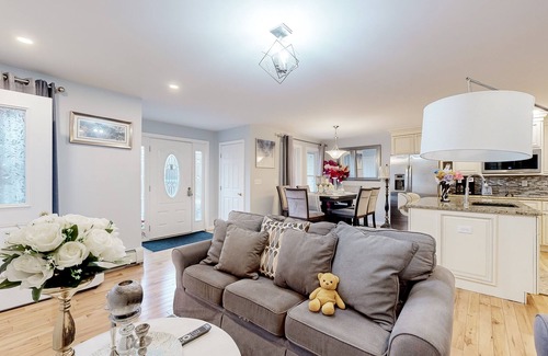 Westbrook Maison | Spacious home with large yard, great for groups, close to Portland & beaches