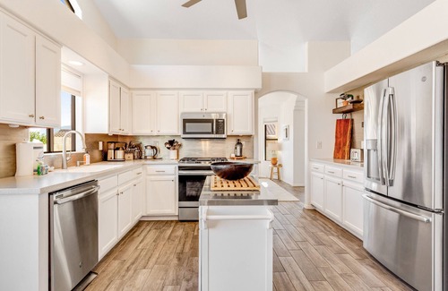 Oro Valley Maison | Spacious home with mountain views, grill, central air-conditioning, & free WiFi