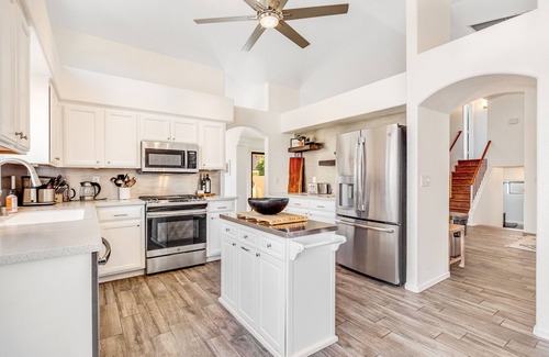 Oro Valley Maison | Spacious home with mountain views, grill, central air-conditioning, & free WiFi