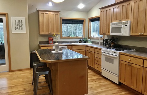 Bellingham Maison | Spacious Home with Pond and Seasonal Mtn View 12 min to Bellingham