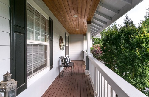 Bellingham Maison | Spacious Home with Pond and Seasonal Mtn View 12 min to Bellingham