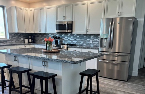 Winnemucca Maison | Spacious Home with Sunset Views | 4/3