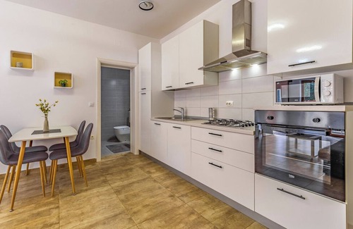 Barbariga Maison | Spacious home with swimming pool and gym