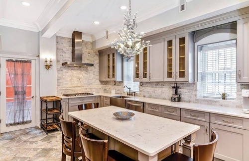 Old City Maison | Spacious Home with Antique Decor