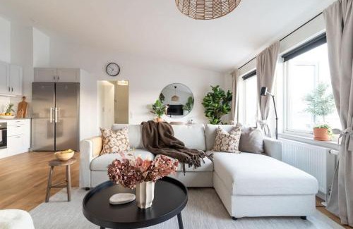 Bastad Maison | Spacious Home with Workspace and Cozy Balcony