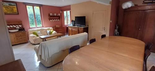Montignies-sur-Roc Maison | Spacious house in Montignies-sur-Roc with garden