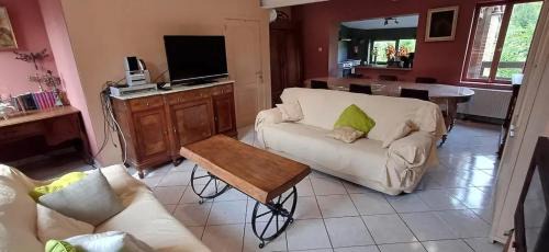 Montignies-sur-Roc Maison | Spacious house in Montignies-sur-Roc with garden