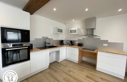 La Roche-sur-Yon Cottage | Maison spacieuse avec spa et sauna, proche centre-ville, plages et sites touristiques de Vendée