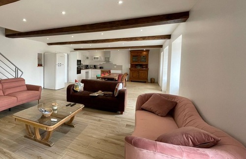 La Roche-sur-Yon Cottage | Maison spacieuse avec spa et sauna, proche centre-ville, plages et sites touristiques de Vendée