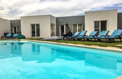 Atalaia Maison | Spacious House in Atalaia with Shared Pool