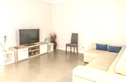 Atalaia Maison | Spacious House in Atalaia with Shared Pool