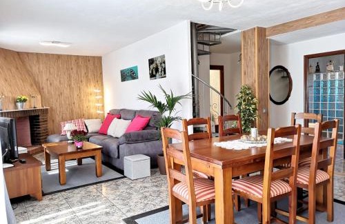 Deltebre Maison | Spacious House in Deltebre with Terrace