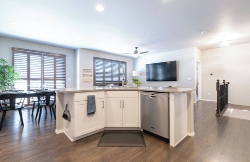Monument Maison | Spacious house in Monument, Mountain Views, close to USAF Academy, Nature!