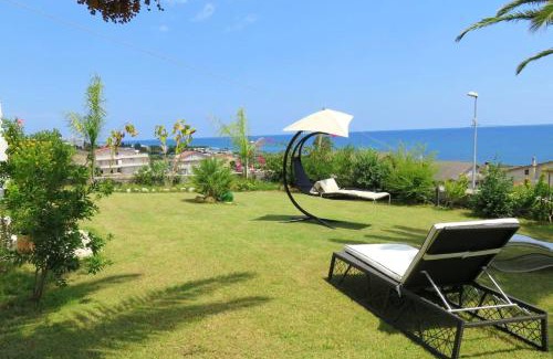 Brancaleone Marina Maison | Spacious house with jacuzzi in Brancaleone Marina