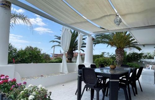 Brancaleone Marina Maison | Spacious house with jacuzzi in Brancaleone Marina