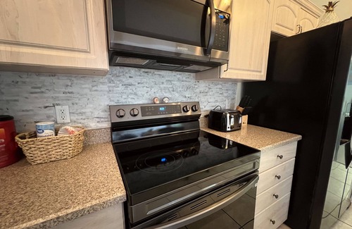 DeLand Maison | Spacious House near Downtown Deland