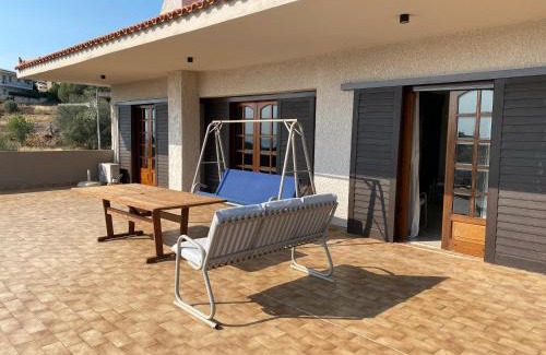 Anavyssos Maison | Spacious House, next to Best Beaches near Athens.