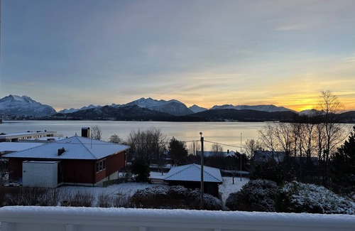 Alesund Maison | Spacious house with views of the fjord and mountains. Close to nature and city.