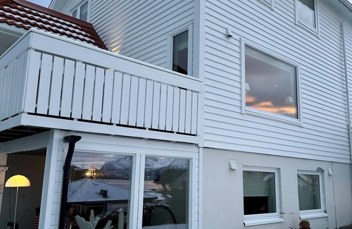 Alesund Maison | Spacious house with views of the fjord and mountains. Close to nature and city.