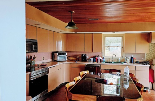 Quonochontaug Maison | Spacious house on saltwater pond in Charlestown,RI.