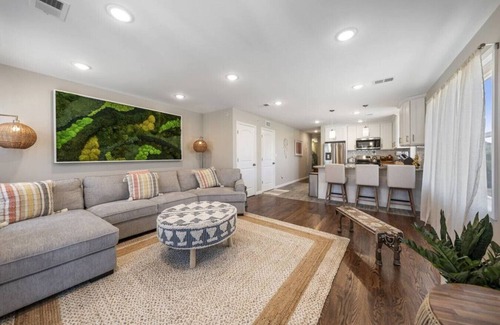 Elizabeth Maison | The Bennett I Thai Oasis