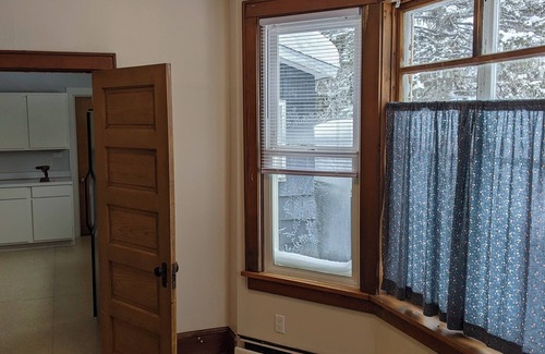 Calumet Maison | Spacious House in the Heights in a quiet Calumet neighborhood