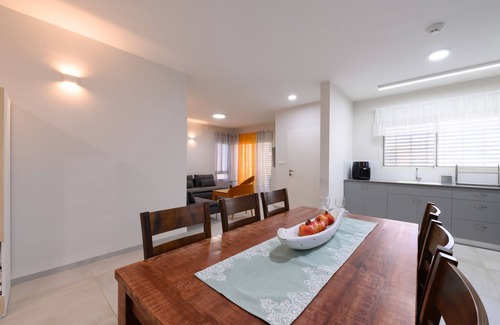 Shadmot Dvora Maison | Spacious house with a private pool in the Galilee landscape.