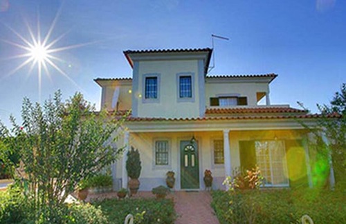 Lagoa e Carvoeiro Villa | Maison spacieuse avec de beaux jardins, piscine privée, table de billard et climatisation.