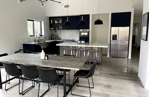 Waihi Beach Maison | Spacious house with pool, hot tub and pool table