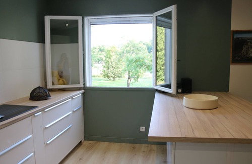 Meyras Maison | Maison spacieuse avec piscine privée en bord de rivière .