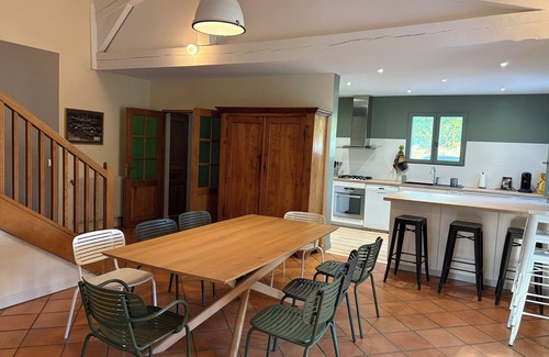 Meyras Maison | Maison spacieuse avec piscine privée en bord de rivière .