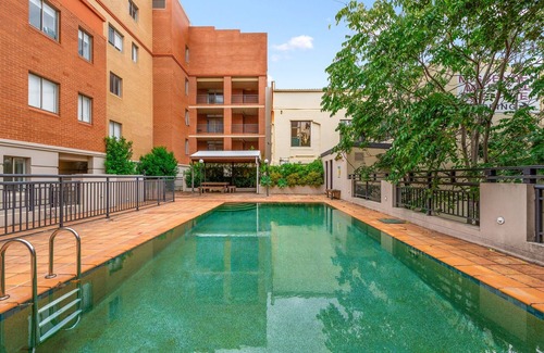 Camperdown Appartement | Spacious Inner-West 2-Bed with Alfresco Dining