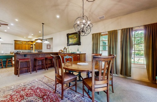 Bellevue Maison | Spacious & inviting home near town with jetted tub, gas fireplace & WiFi