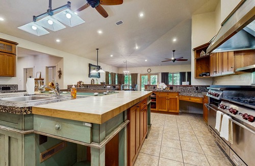 Bellevue Maison | Spacious & inviting home near town with jetted tub, gas fireplace & WiFi