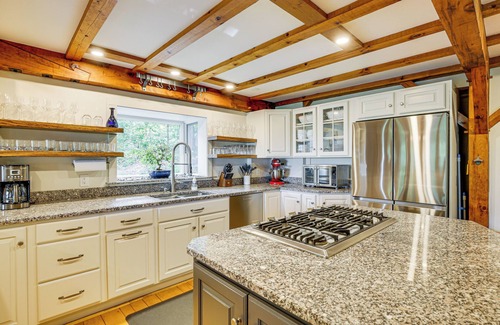 Kennebunkport Maison | Maison spacieuse avec vue - 2 Mi. à Goose Rocks Beach!