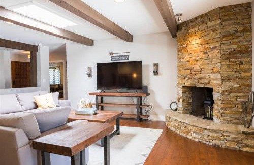 Paradise Valley Village Maison | Spacious Kierland oasis with pool heater, spa, BBQ