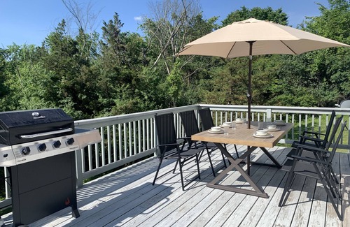 Athens Maison | Spacious Lake Community House near Hudson