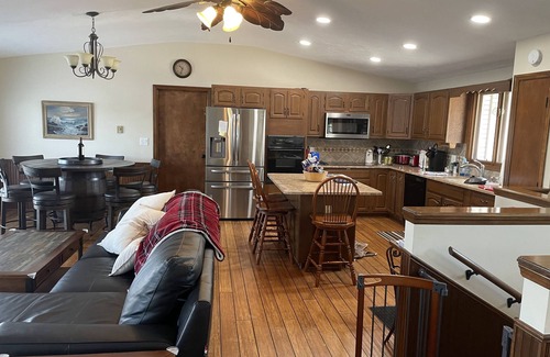 Cicero Maison | Spacious Lake Front Home with Private Dock On Lake Morse- AMAZING VIEWS!