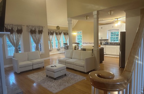 Conyers Maison | Spacious Lake House with Game Room & Family Amenities and Pc gaming