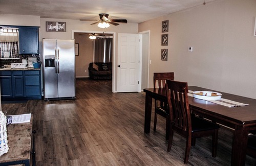 Fay Maison | Spacious Lake Retreat 3BR Home Near Canton Lake w/Huge Living Room Boat Parking