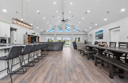 Palm Harbor Maison | Spacious Lake Tarpon Getaway