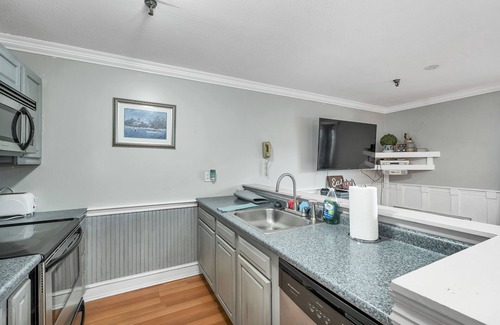 Gilford Maison | Spacious Lake View Laconia Apt Near Weirs Beach