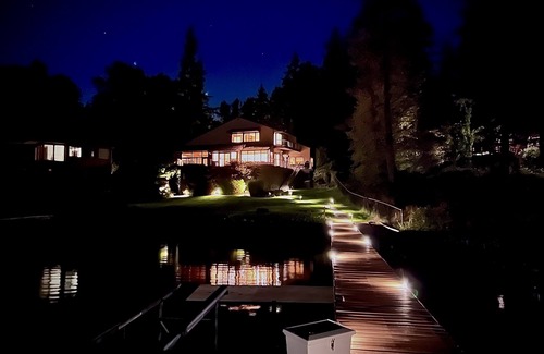 Bellingham Maison | Spacious Lake Whatcom Waterfront Home - Luxury from Sunrise to Sunset!