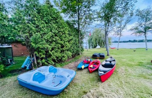 Colborne Villa | Spacious Lakefront Cottage Just 12 Mins to Hwy401