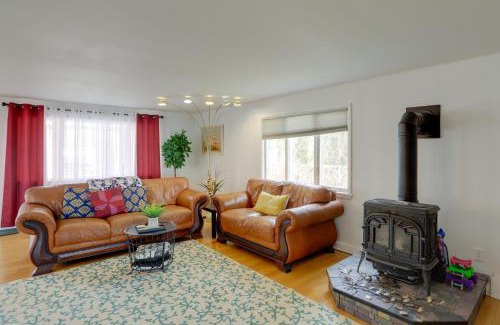 Woodland Beach Maison | Spacious Lakefront House with Backyard Fire Pit