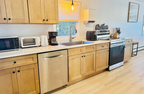 Coventry Maison | Spacious Lakehouse w/ Private Beach