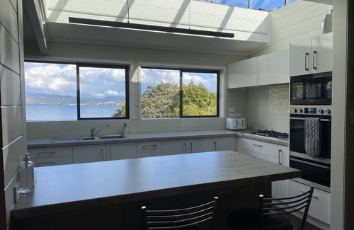 Kawaha Point Maison | Luxe abordable au bord du lac à The Willows, Lake Rotorua