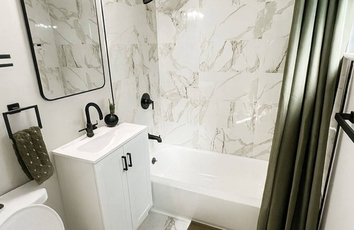 Lakewood Maison | Spacious Lakewood Duplex 2BR + Sofa Bed 10 Min to Downtown & Edgewater