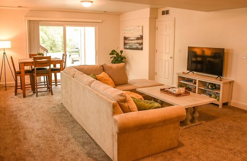 South Alameda Maison | Spacious Lakewood suite near downtown Denver