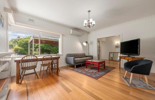 Black Rock Appartement | Spacious, Light filled, One Bedroom House by the Beach